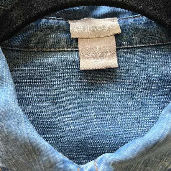 Chicos faded denim shirt size 1 (8-10,M). - Picture 3 of 6